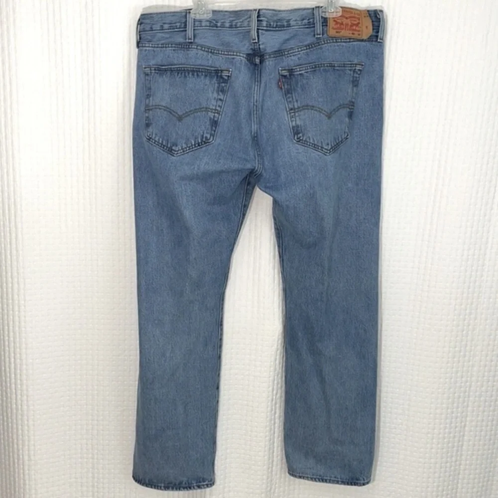 Levi’s 501 men’s 42x32 button fly blue jeans. Straight‎ fit. Excellent condition